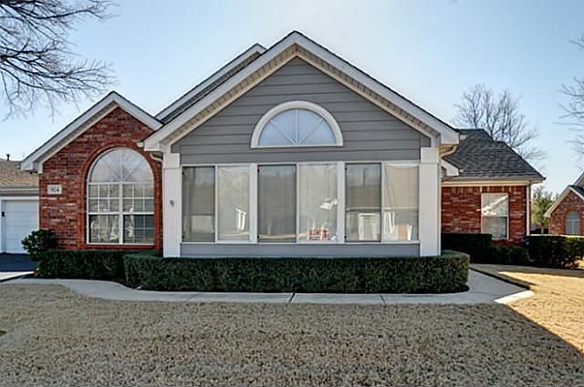 1st image of 924 Bridges Dr