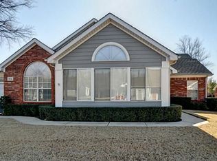 924 Bridges Dr, Arlington, TX 76012