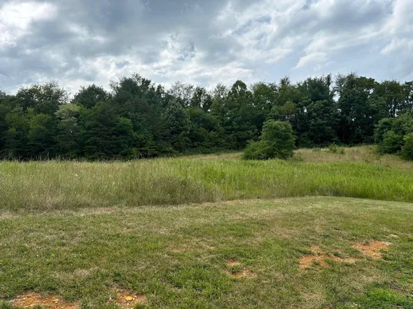 2 Bob White Blvd, Pulaski, VA 24301