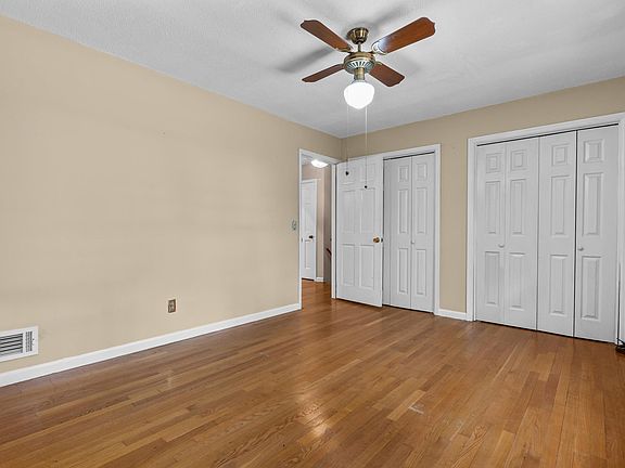 11th image of 636 Shadowbrook Dr