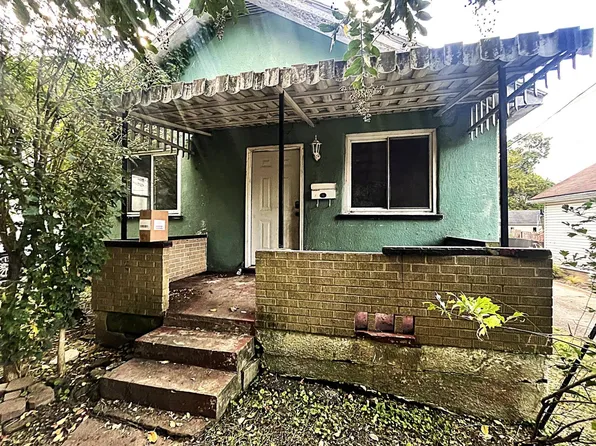 711 57th St E, Charleston, WV 25304