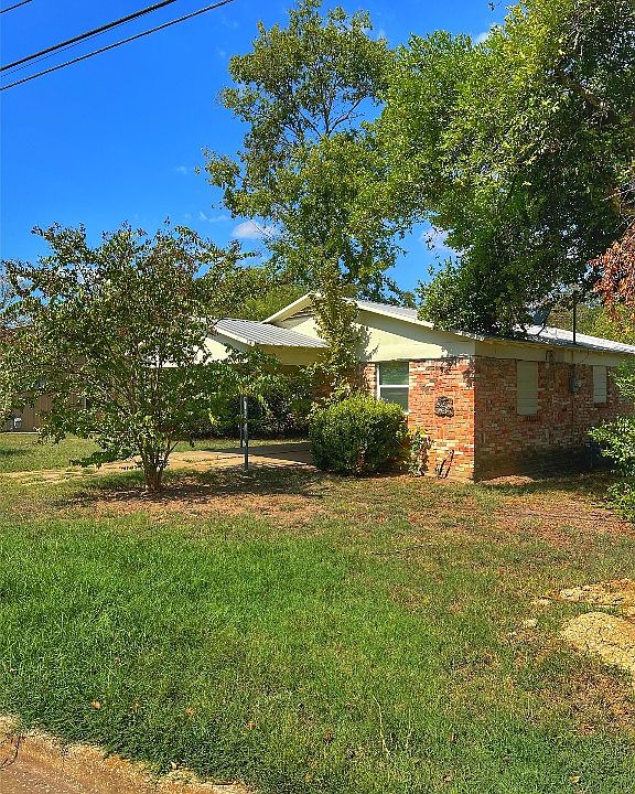 1st image of 213 Weaver Dr