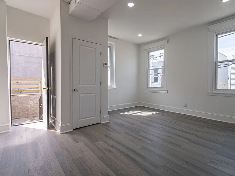 2410 Wharton St — Photo 7
