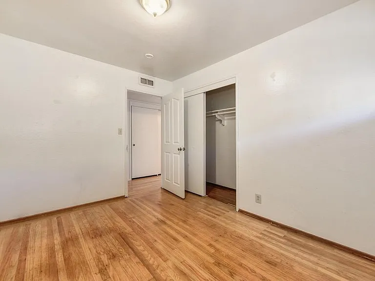 1302 Frances Dr — Photo 7