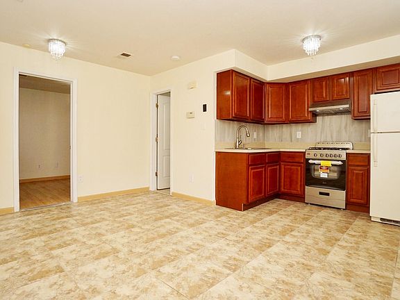3rd image of 38 Jeanette Ave
