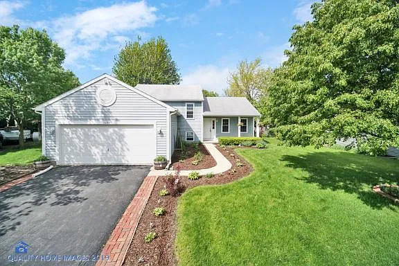 2220 Oak Leaf Ct photo 1
