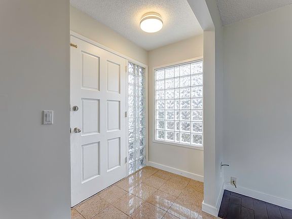 5th image of 11939 Dover St