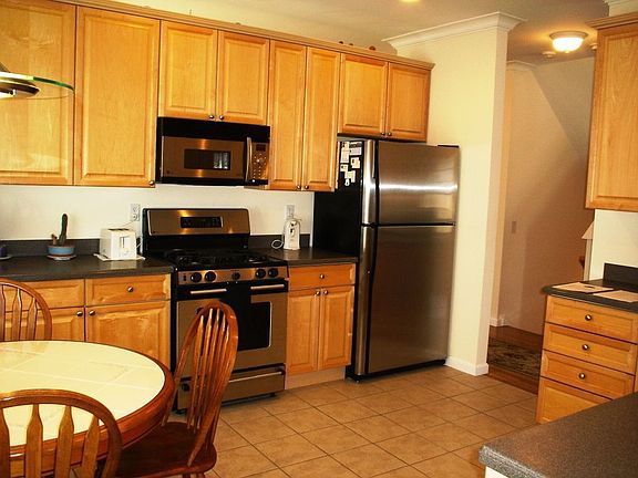 Eat in kitchen with ample cabinet space