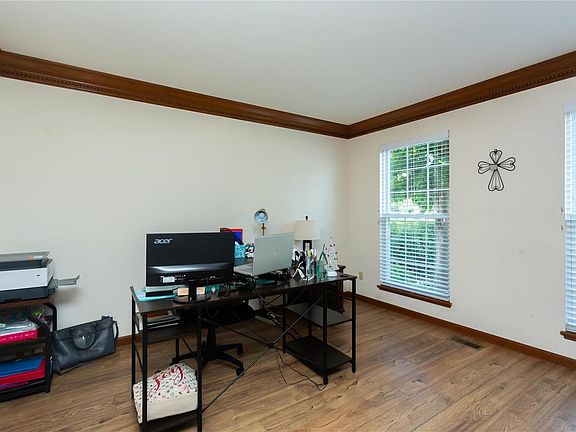 5th image of 3061 Cambridge Pointe Dr