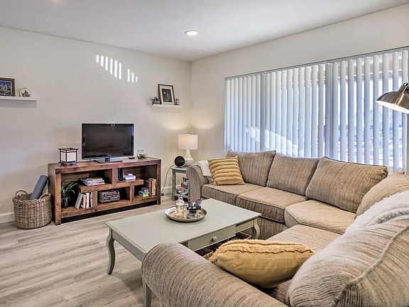 3rd image of 73344 Sun Valley Dr