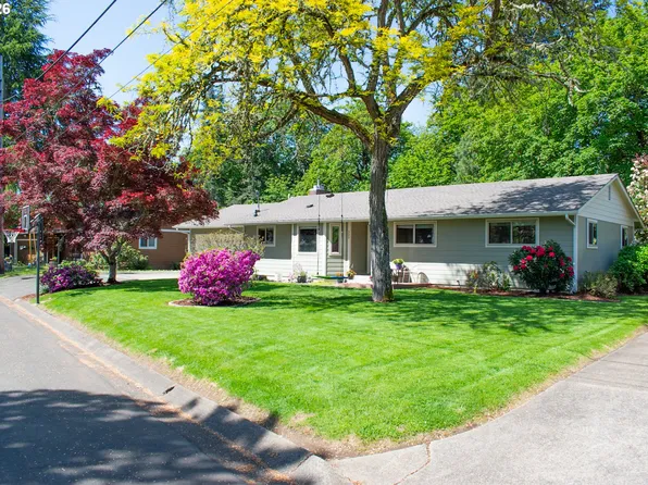 322 W Hickory St, Roseburg, OR 97471