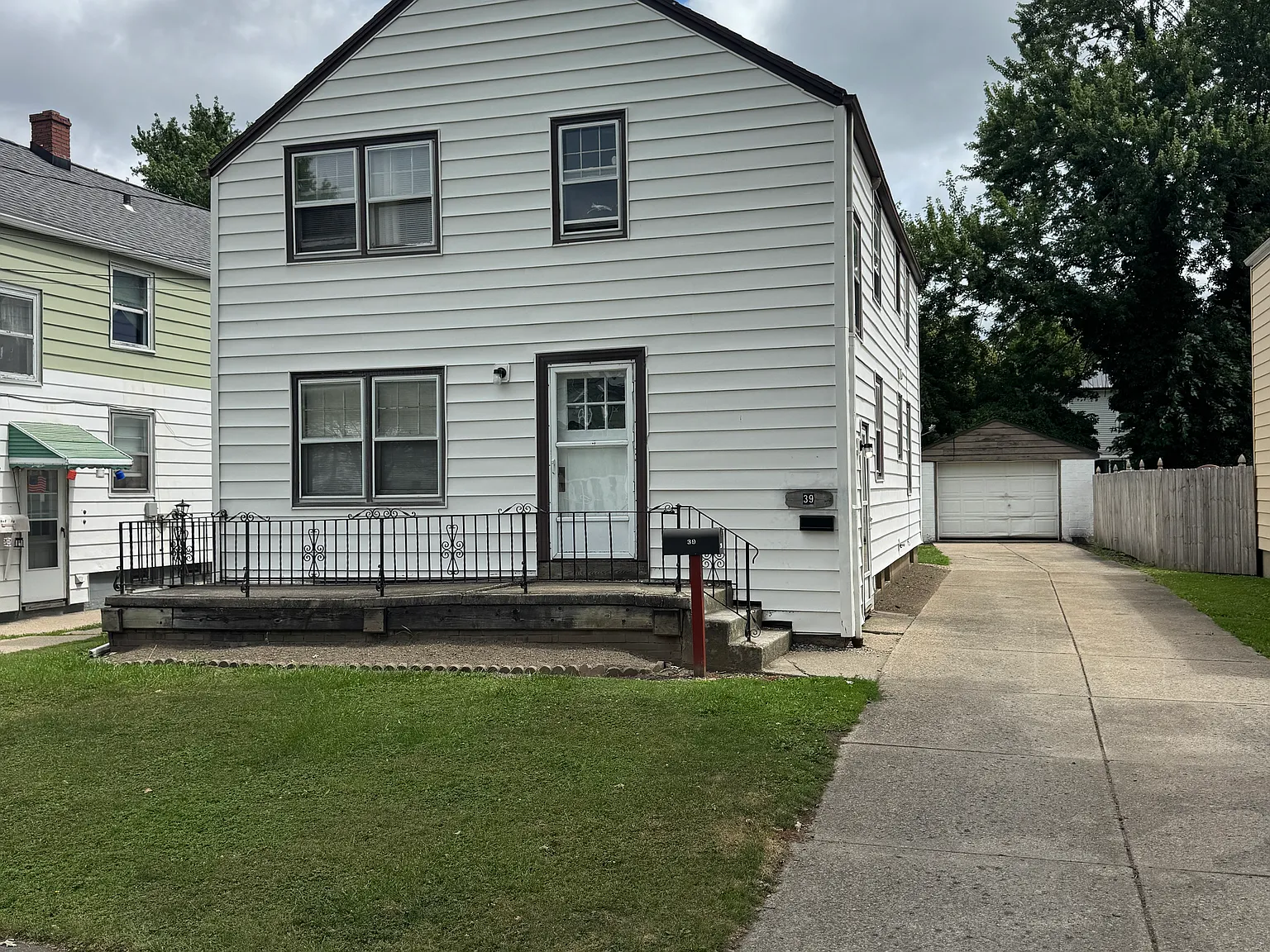 2 bed, 1100 sqft, $1,300 — Photo 1