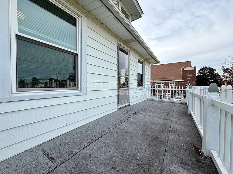 1242 Davis Ave NW — Photo 16