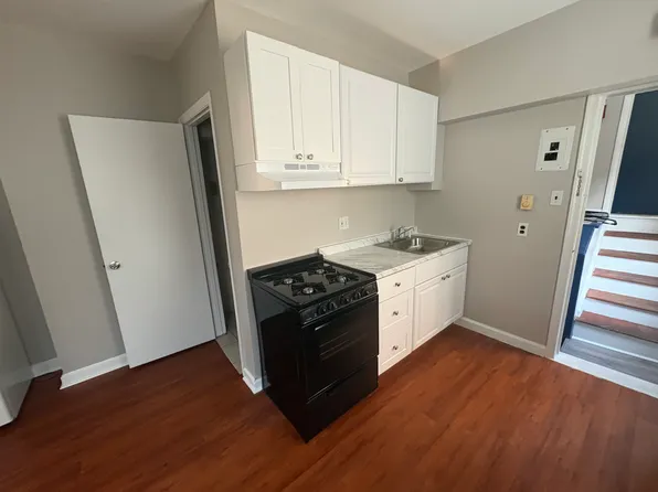 806 S 10th St #302, Philadelphia, PA 19147