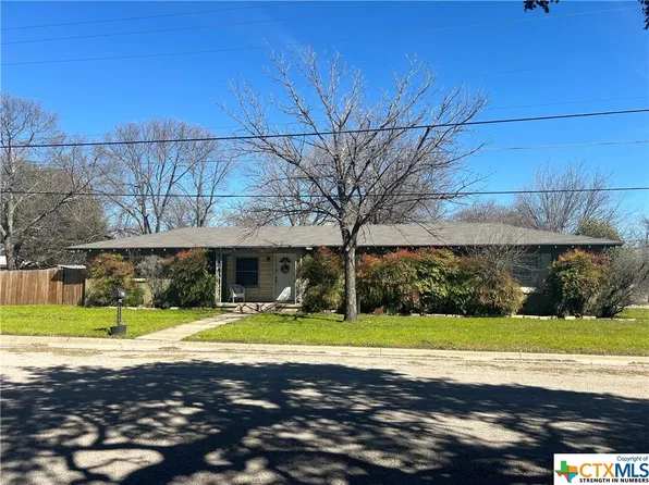 607 S Broad St, Lampasas, TX 76550