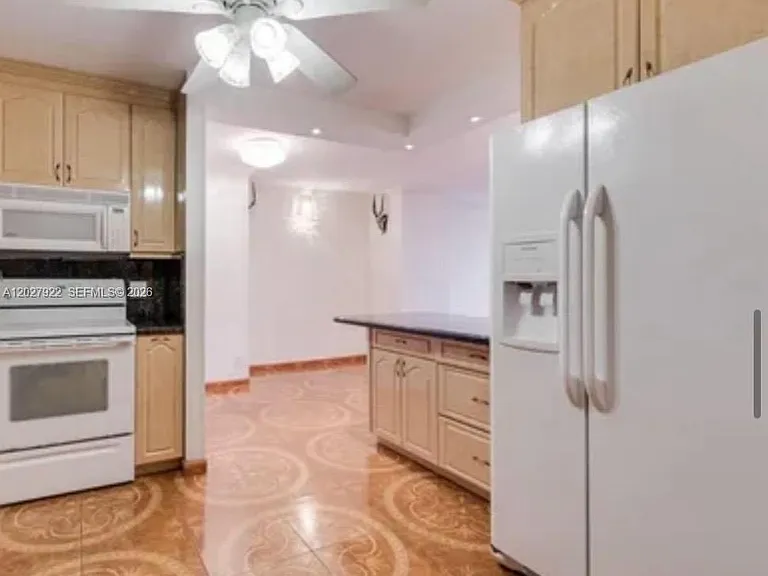 2500 Parkview Dr #1712 — Photo 6