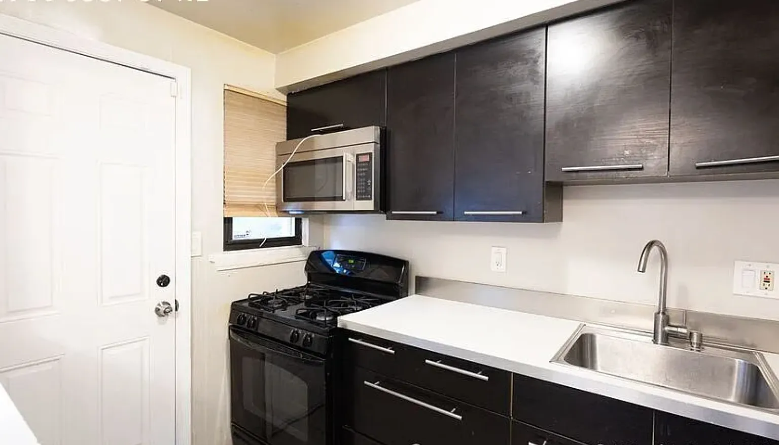3 bed, 1290 sqft, $3,545 — Photo 2