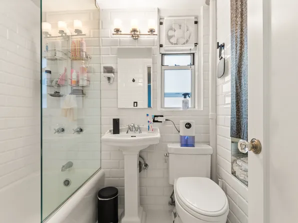 333 East 43rd Street image 11 of 13