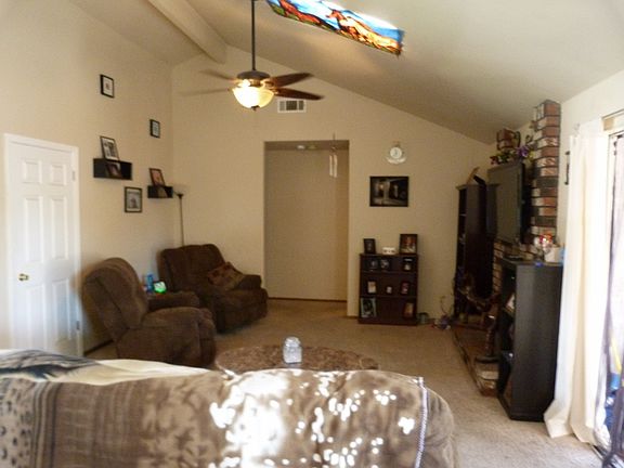 3rd image of 15228 Cambridge Dr