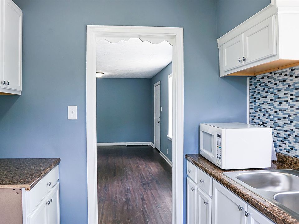 1st image of 630 W 41st St #8689179