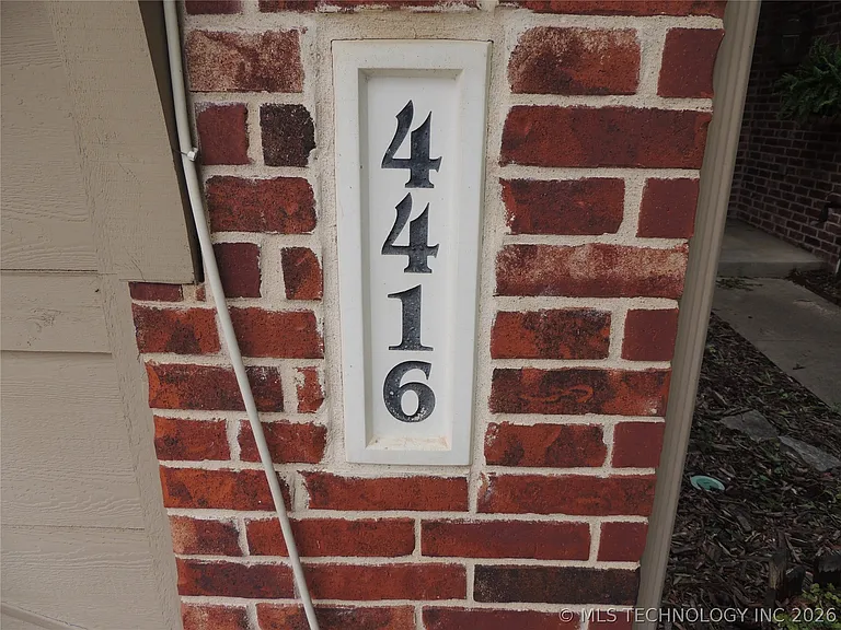 4416 W Indianola St — Photo 2