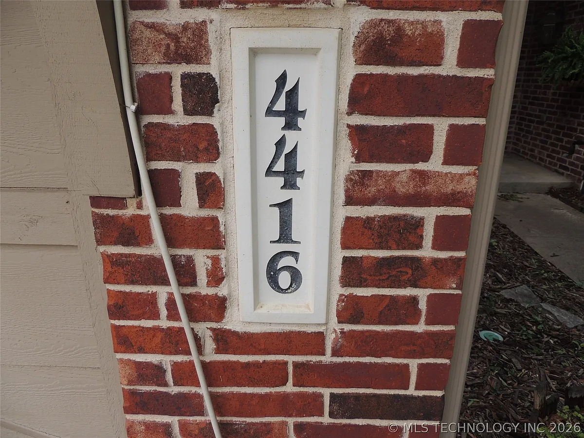 Building Photo - 4416 W Indianola St
