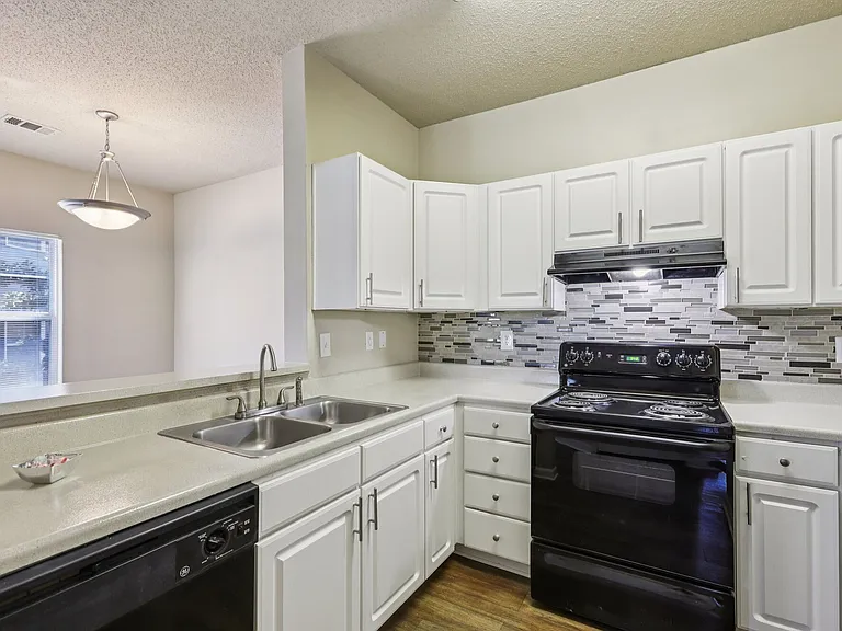 Brookside Park Apartments — Photo 22