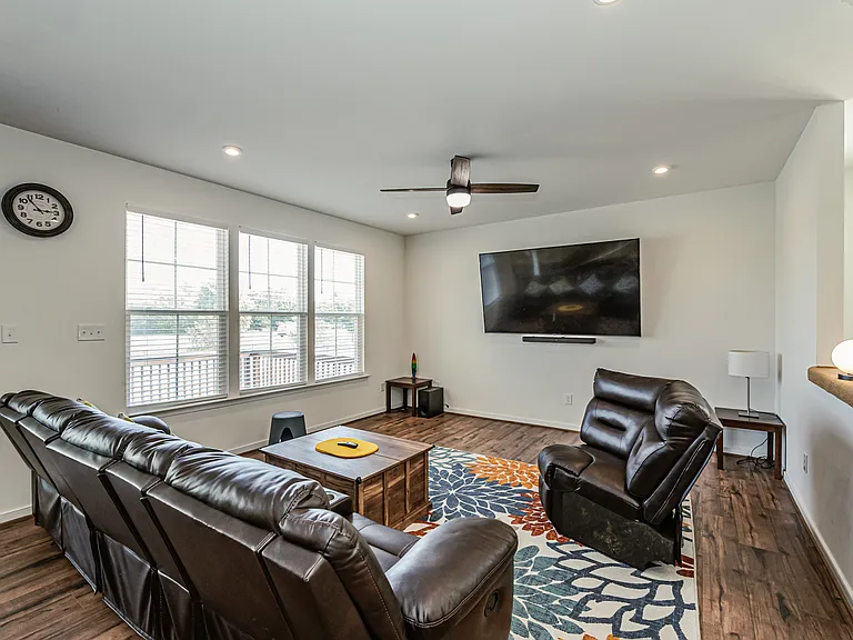 8105 Lyman Ct — Photo 9