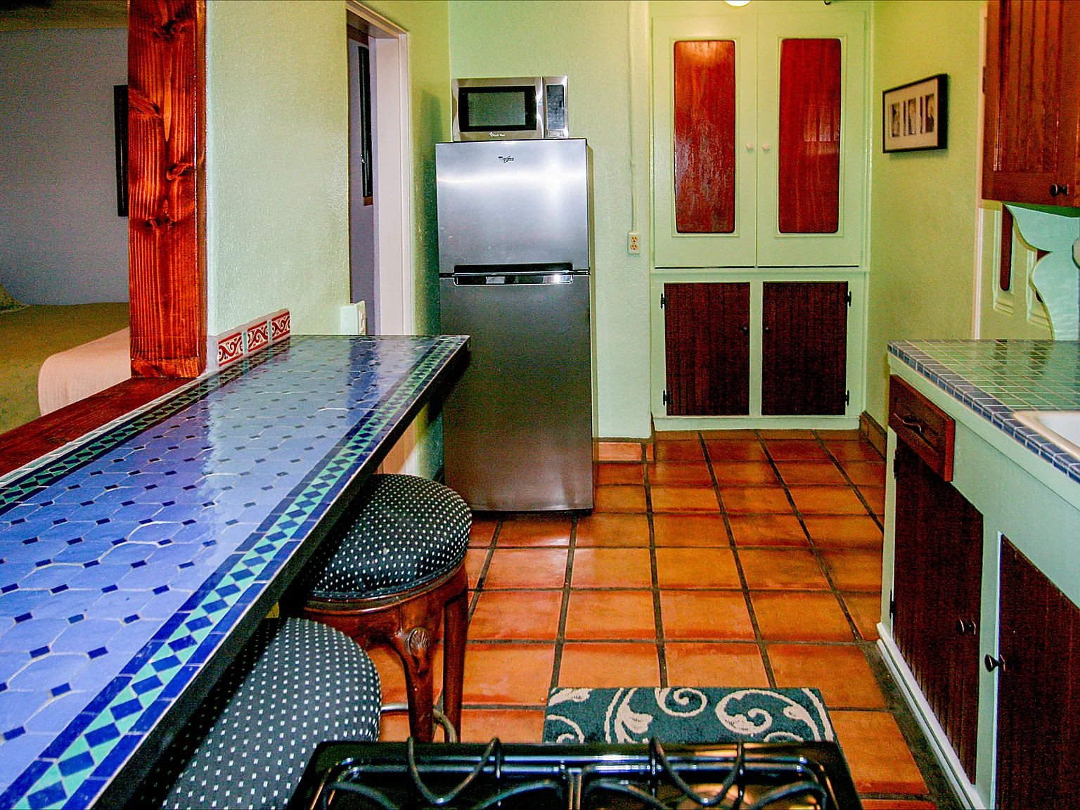 Studio, 700 sqft, $3,900 — Photo 4