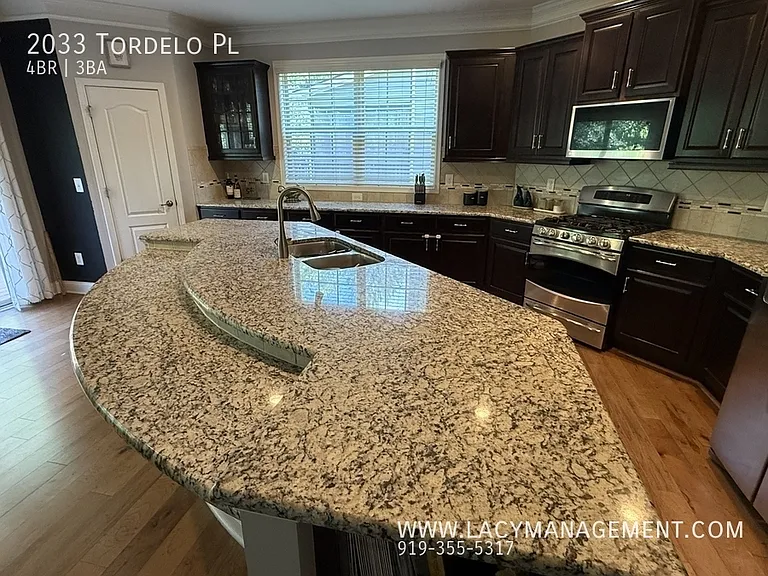 2033 Tordelo Pl — Photo 9