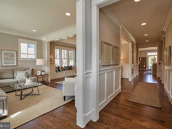 3rd image of 2215 Tulip Dr