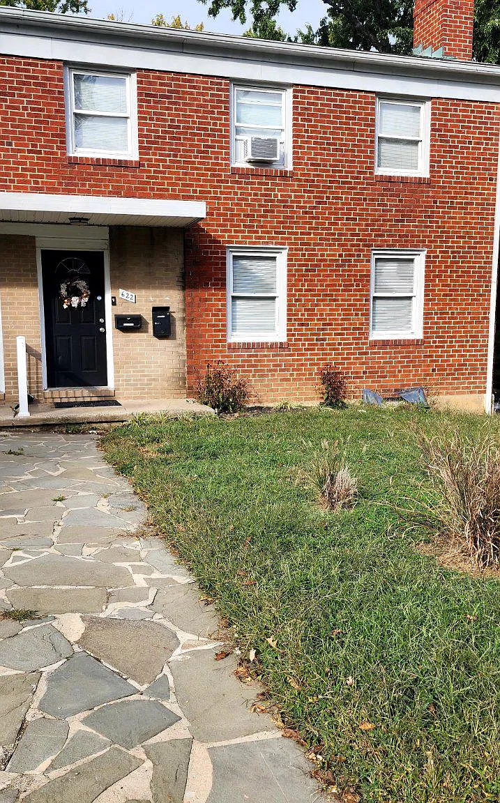 3 bed, 1.5 bath, 2063 sqft, $1,800 — Photo 3