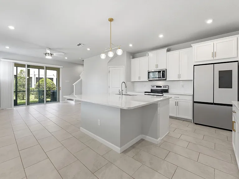 2587 Everglade Way — Photo 3