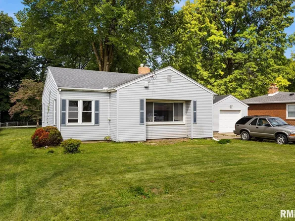 201 Twin Oaks Ct, East Peoria, IL 61611