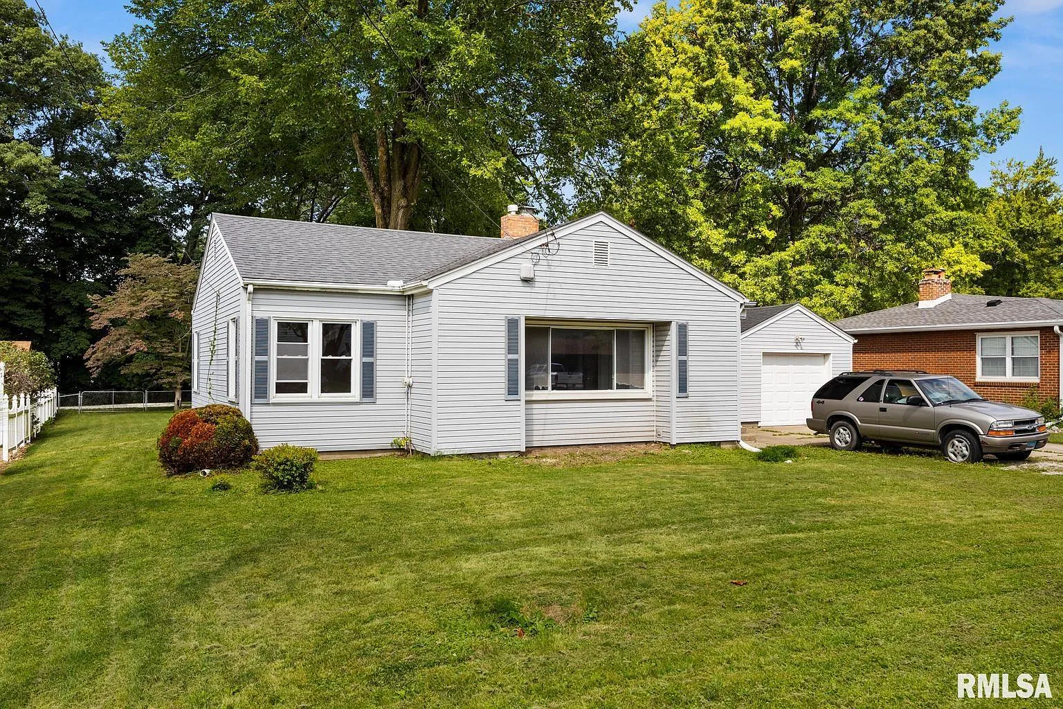201 Twin Oaks Ct photo 1