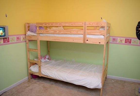3rd image of 393 Castle Top Ln