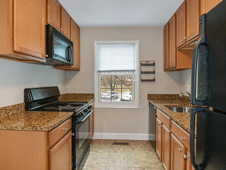 44 N Bedford St #1 — Photo 9