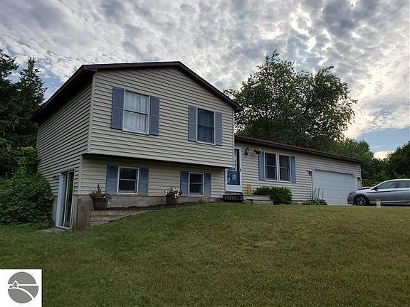 2nd image of 6075 Lillian Ln