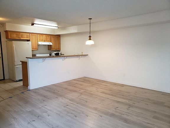 3rd image of 607 W Broadway APT 201