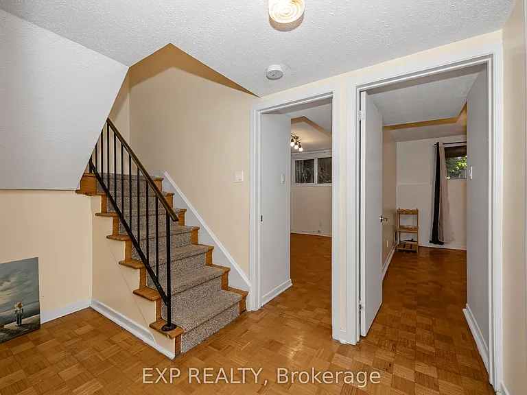 21 Southview Cres — Photo 22