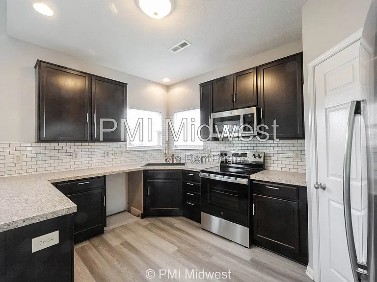 2526 Copper Hill Dr — Photo 11