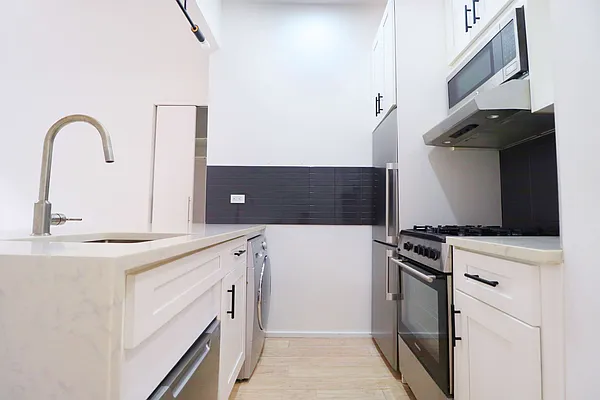 Rented by Uptown Flats LLC | media 29