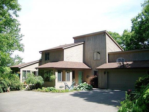 2nd image of 51 Oakridge Dr