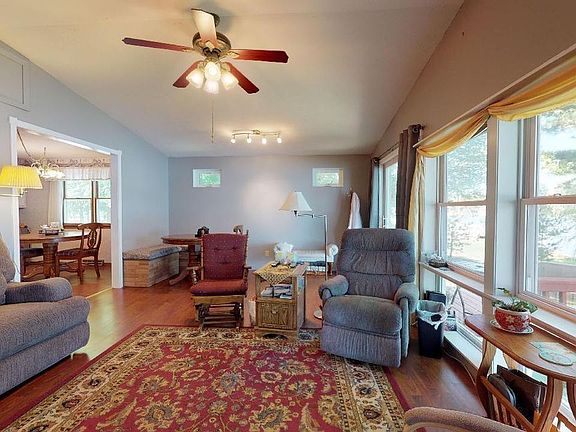 5th image of 728 Beach Dr