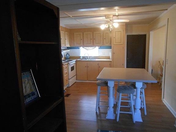 5th image of 212 NE 77th St