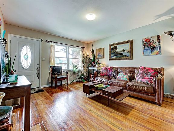 3rd image of 1515 Caddell Ln