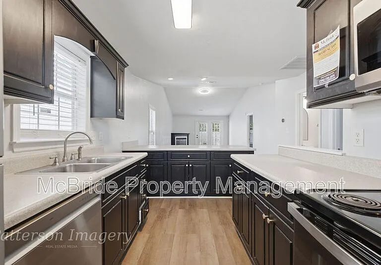 1217 Longpoint Dr — Photo 10