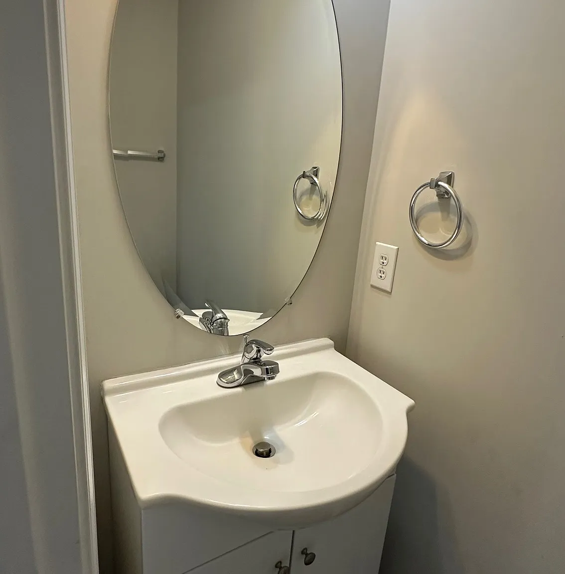 3 bed, 3.5 bath, 2464 sqft, $1,875 — Photo 3