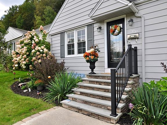 2nd image of 500 Lyndale Dr