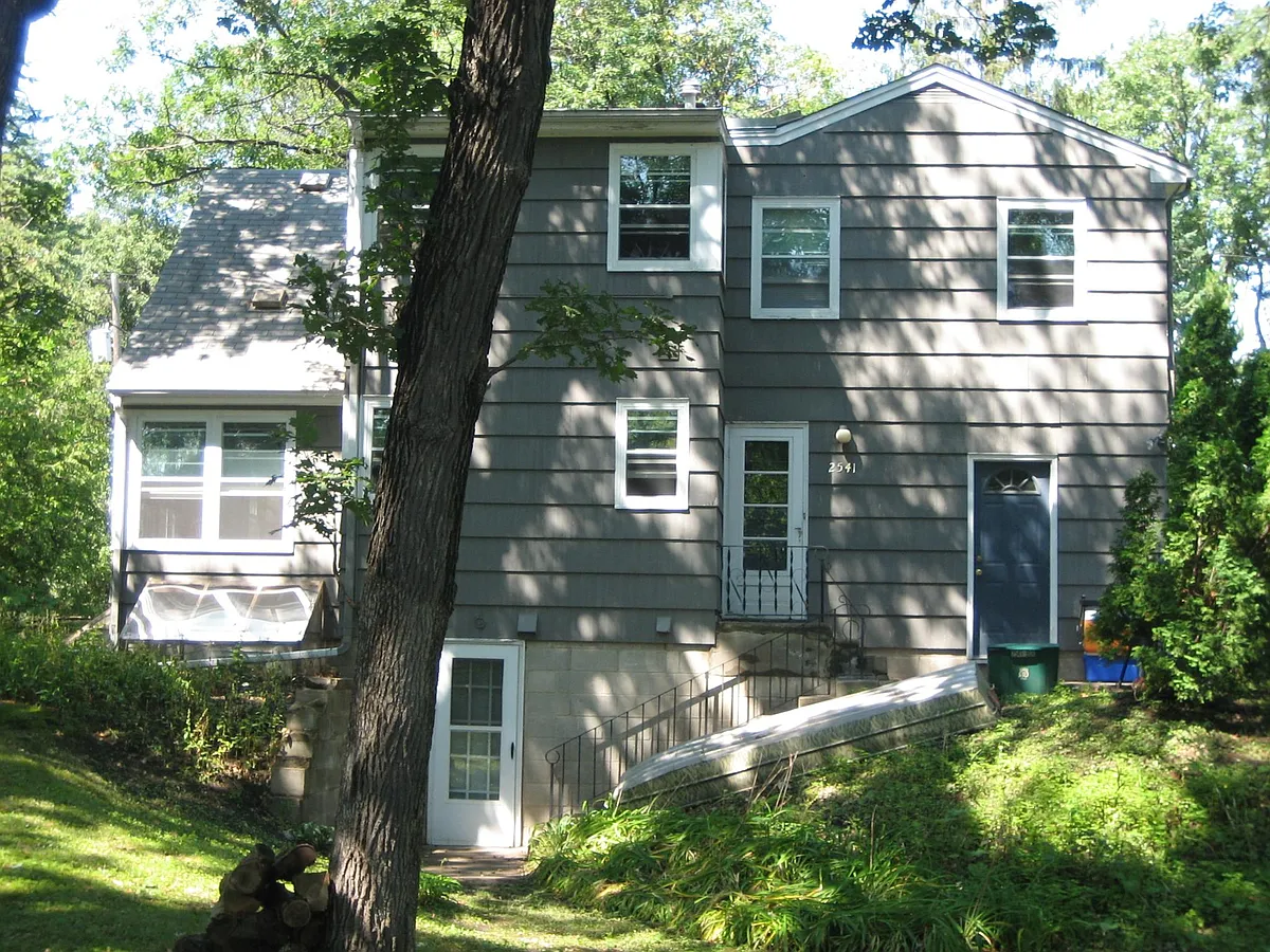 Building Photo - 2541 Burnham Rd